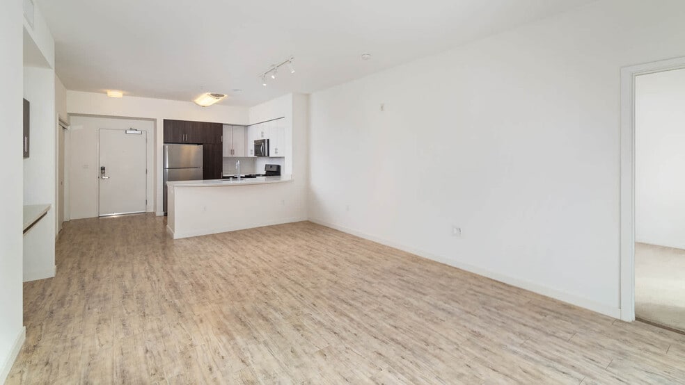 More Photos Of 1333 Powell St, Emeryville Apartments For Lease