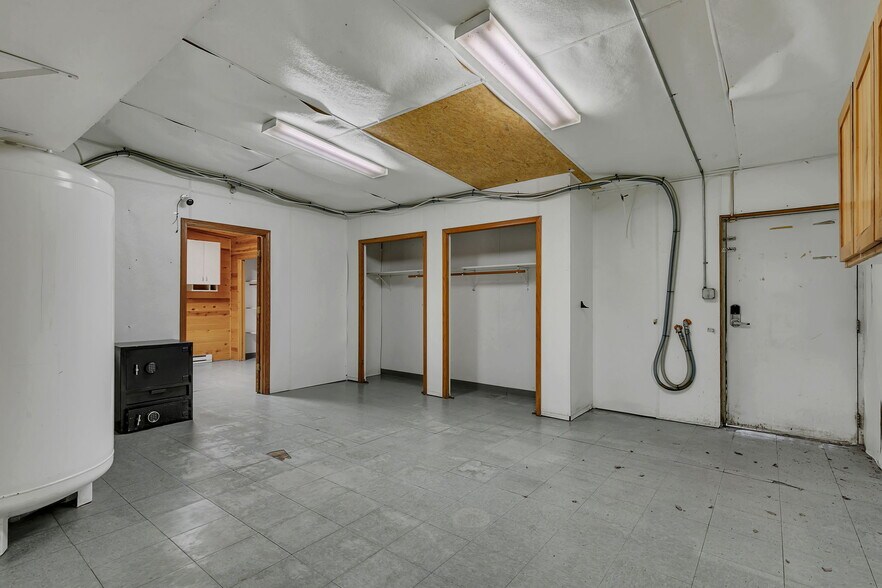 More Photos Of 14860 165th Ave, Becker Restaurant For Sale