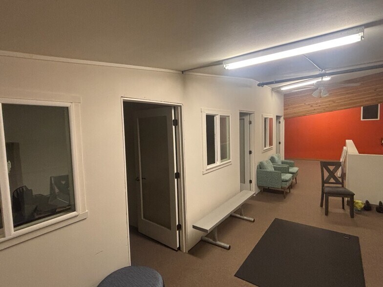 More Photos Of 63056 NE Lower Meadow Dr, Bend Light Distribution For Lease