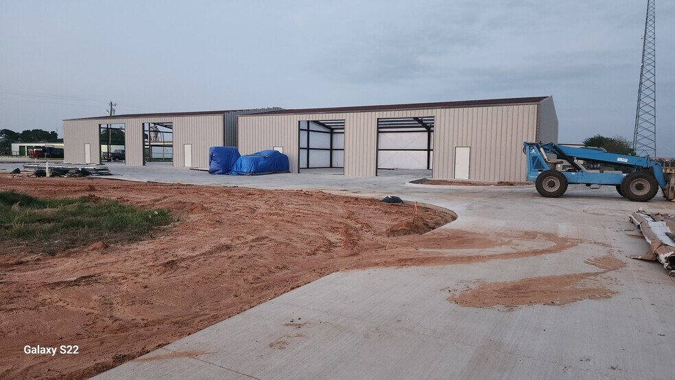 More Photos Of 14566 Industrial Park, Aubrey Warehouse For Lease