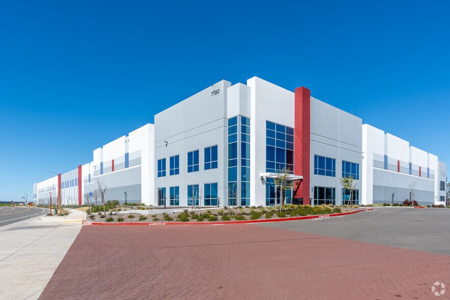 More Photos Of 7180 Badiee Dr, Sacramento Warehouse For Lease