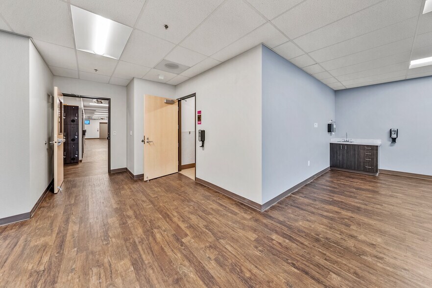 More Photos Of 2166 NW Vine St, Grants Pass Medical For Sale