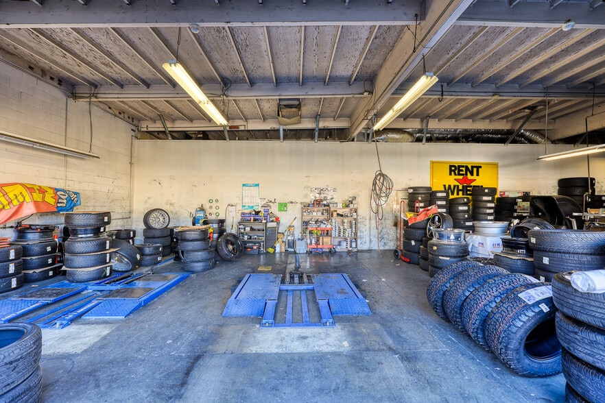 More Photos Of 960 W Holt Blvd, Ontario Freestanding For Sale