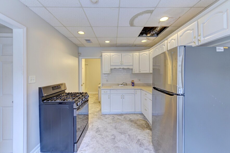 More Photos Of 3325 Ridge Rd, Lansing General Retail For Sale