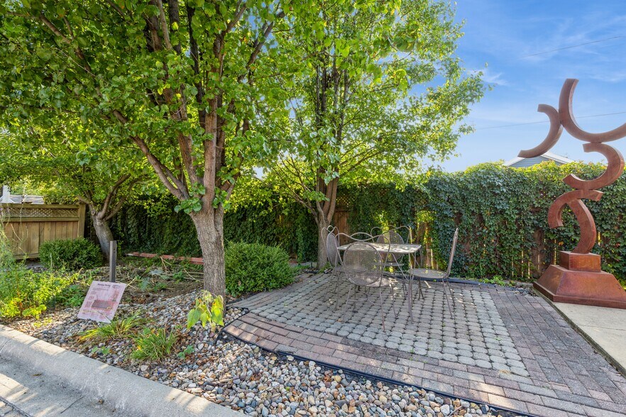 More Photos Of 324 1st St, Des Moines General Retail For Sale