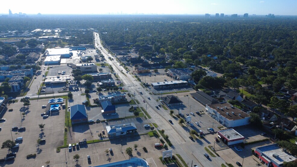 More Photos Of 14501-14525 Memorial Dr, Houston Unknown For Lease