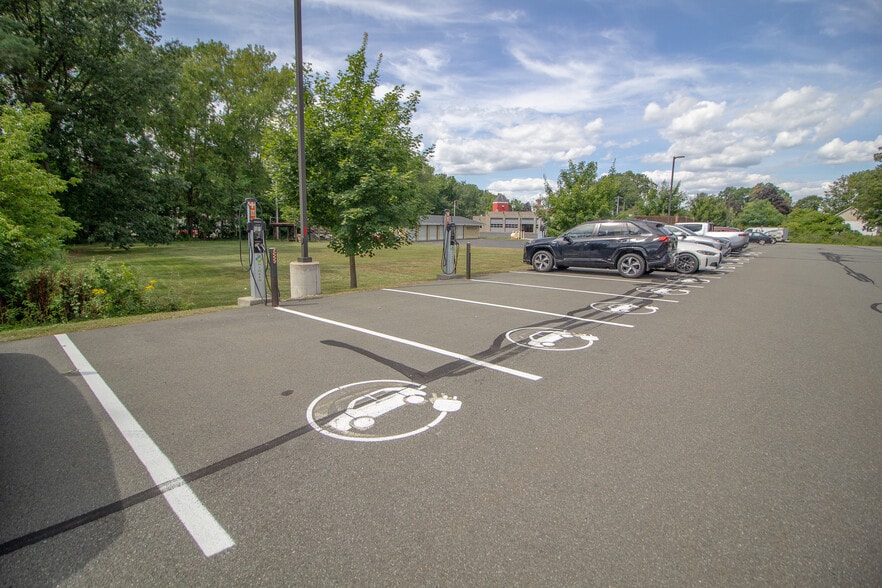 More Photos Of 1712 Route 9, Halfmoon Office For Lease