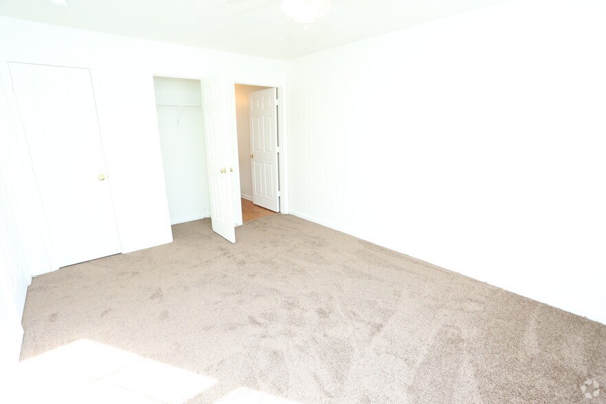 More Photos Of 3130 Saint Anthony Gardens Dr, Louisville Apartments For Sale