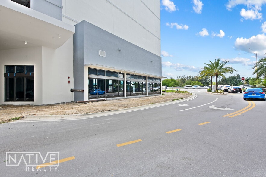 More Photos Of 16375 Biscayne Blvd, North Miami Beach Apartments For Lease