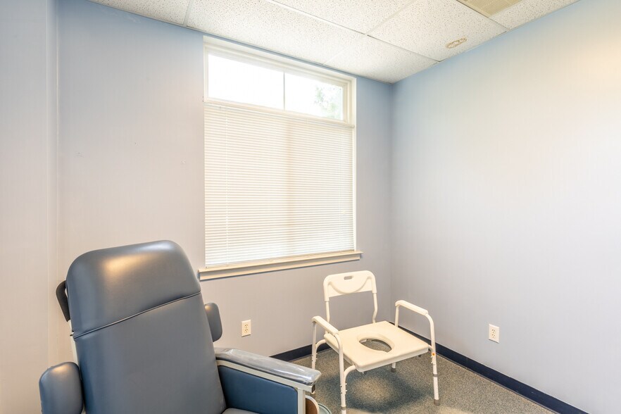 More Photos Of 1410 Incarnation Dr, Charlottesville Medical For Sale