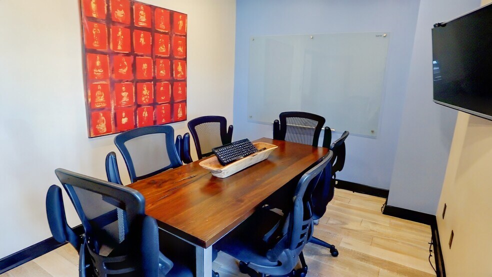 More Photos Of 710 E 64th St, Indianapolis Office For Lease
