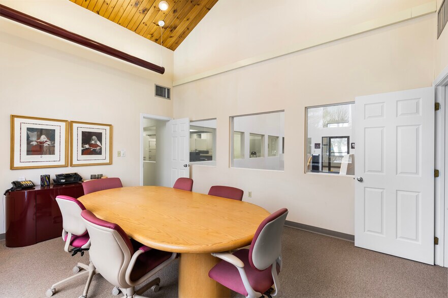 More Photos Of 1000 Plain St, Marshfield Office For Sale