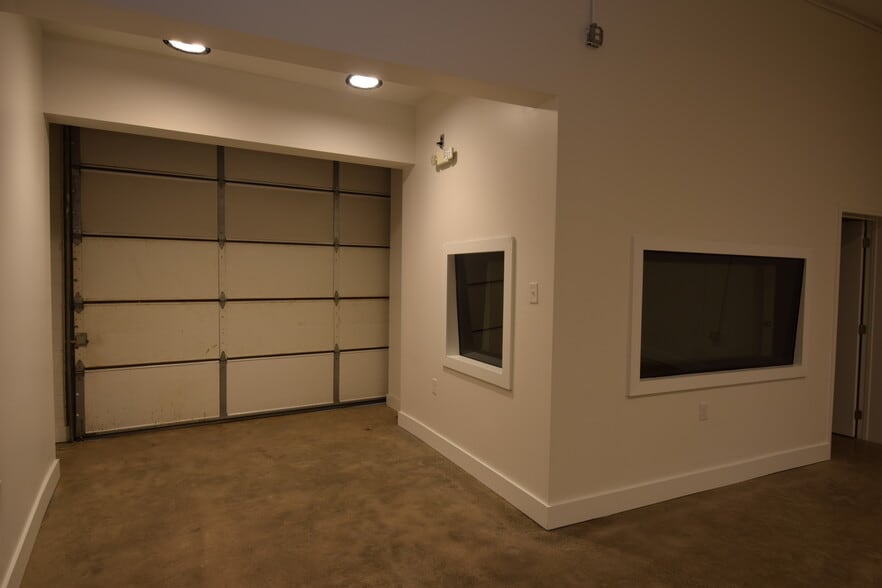 More Photos Of 6128 Brookshire Blvd, Charlotte Light Distribution For Lease