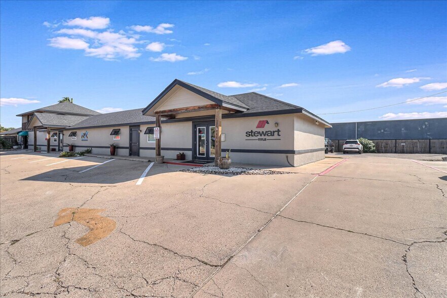 More Photos Of 121 Cut Off Rd, Port Aransas Office For Sale