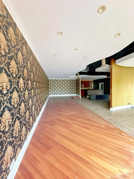 More Photos Of 10290-10296 S 78th Ave, Palos Hills Freestanding For Lease