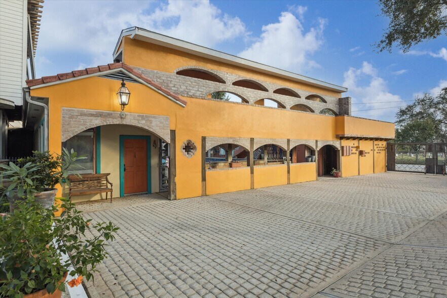 More Photos Of 614 Pine Gully Rd, Seabrook Apartments For Sale