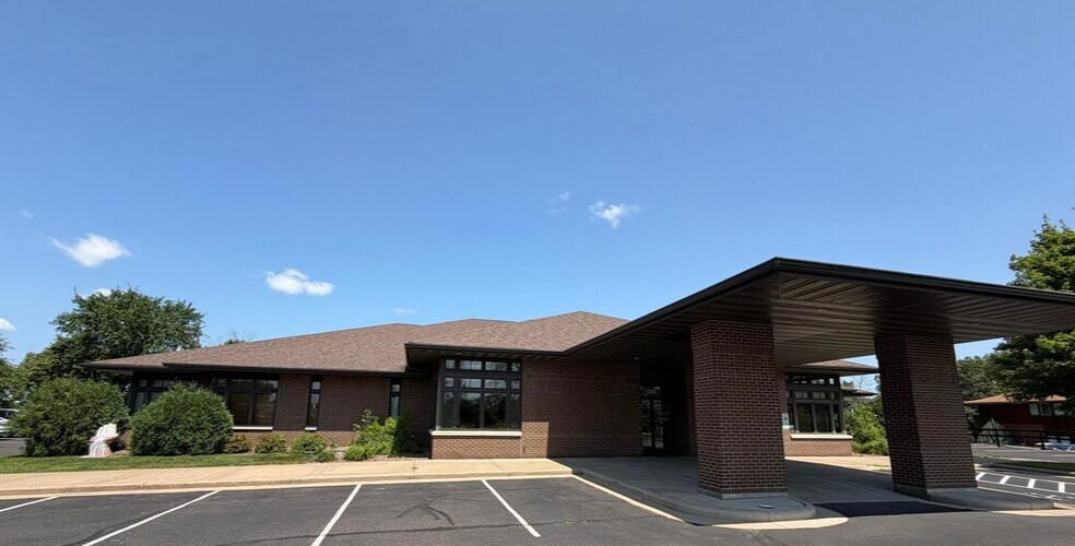 More Photos Of 1110 Oak Ridge Dr, Eau Claire Medical For Sale