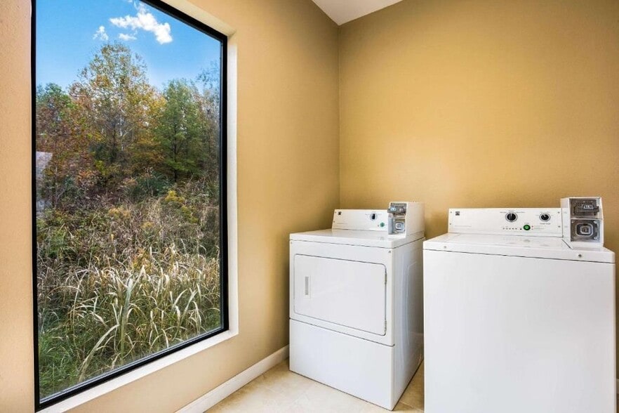 More Photos Of 310 Barrow Hill Rd, Forrest City Hotel For Sale