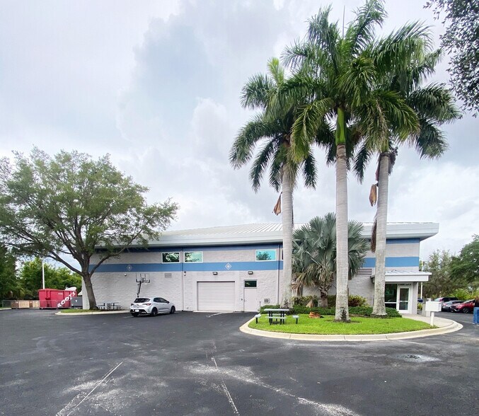 More Photos Of 6851 Professional Pky W, Sarasota Medical For Lease