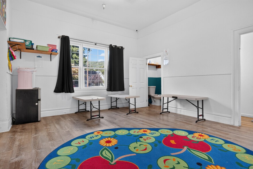More Photos Of 530 N Cloverdale Blvd, Cloverdale Specialty For Sale
