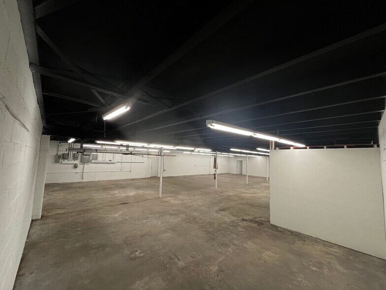 More Photos Of 206 Emile St, Greenville Warehouse For Lease