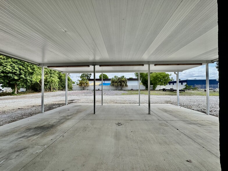 More Photos Of 2323 Bruner Ln, Fort Myers Warehouse For Lease