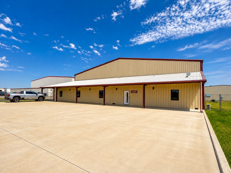 More Photos Of 2408 Airport Rd, Gainesville Airplane Hangar For Sale