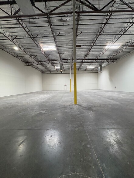 More Photos Of 1385 Pama Ln, Las Vegas Warehouse For Lease