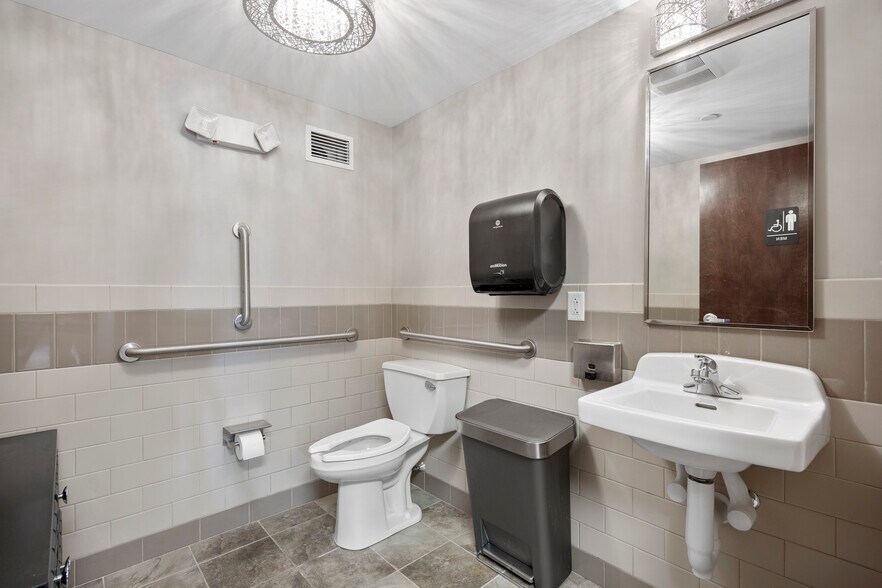 More Photos Of 22 Clinton Ave, Albany Office For Sale