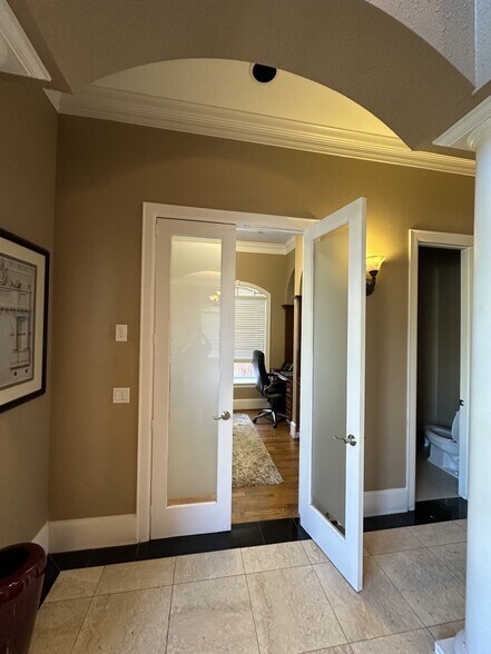 More Photos Of 112 E 4th St, Houston Coworking Space