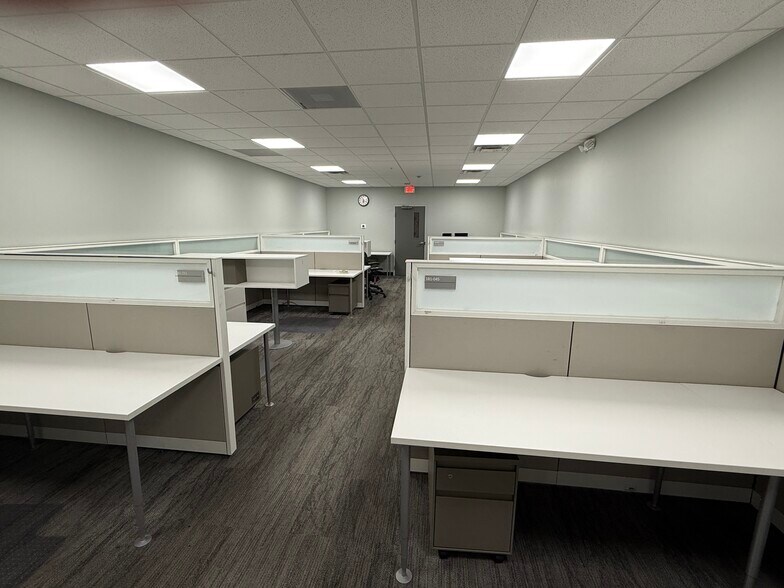 More Photos Of 509 Commerce Blvd, Crawfordville Warehouse For Lease