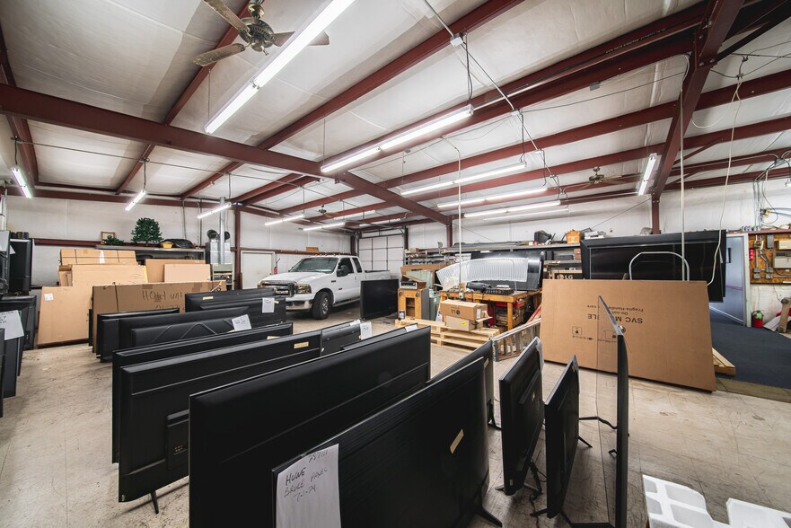 More Photos Of 5251 Buena Vista Rd, Columbus Light Distribution For Sale