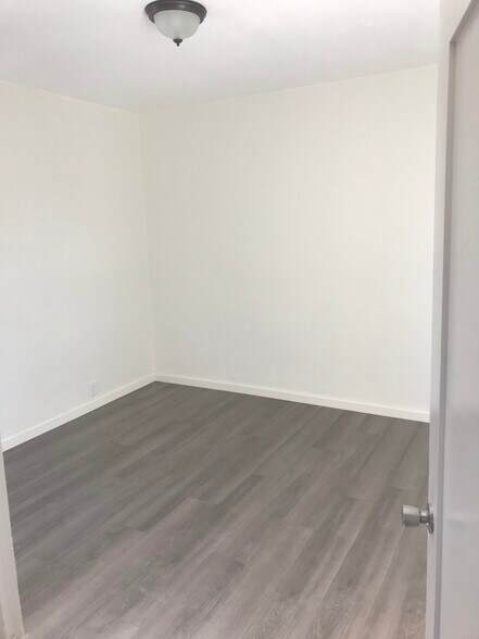 More Photos Of 2016-2020 E Main St, Ventura Storefront Retail Office For Sale