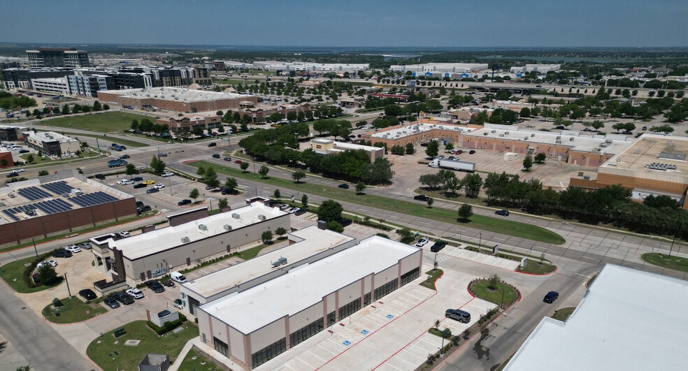 More Photos Of 4760 Windhaven Pky, Lewisville Restaurant For Lease
