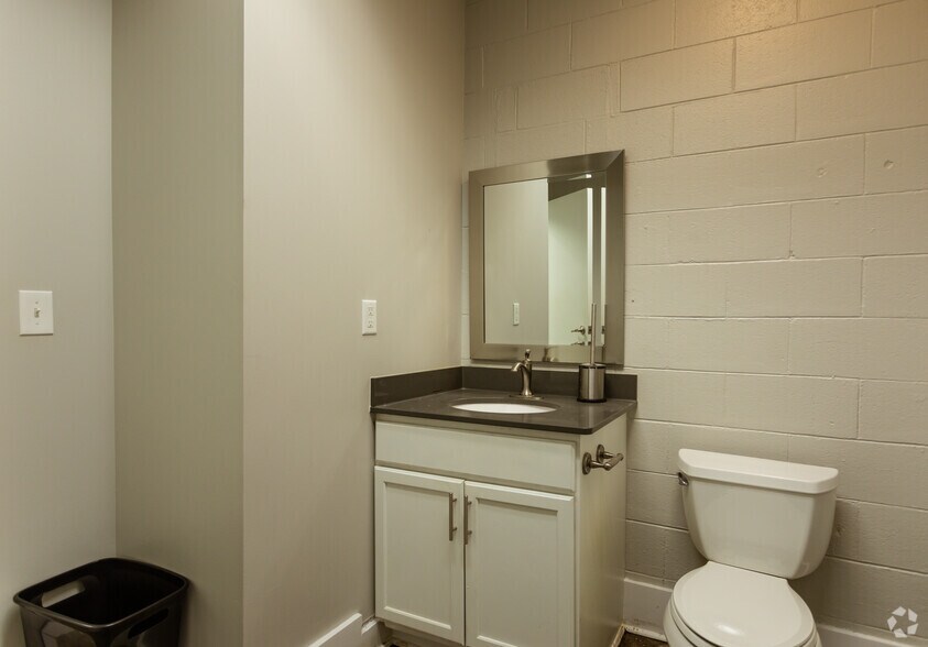 More Photos Of 532-533 Patterson Ave, Mooresville Loft Creative Space For Sale