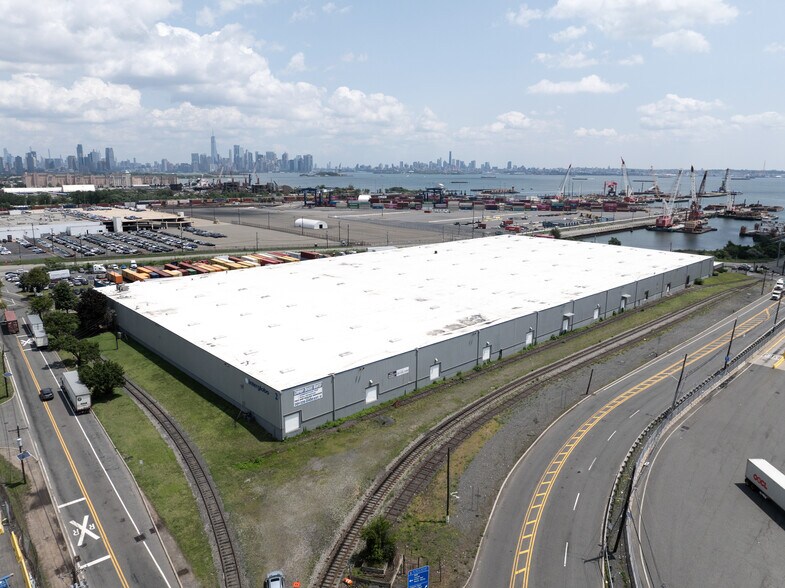 More Photos Of 2 Colony Rd, Jersey City Warehouse For Lease