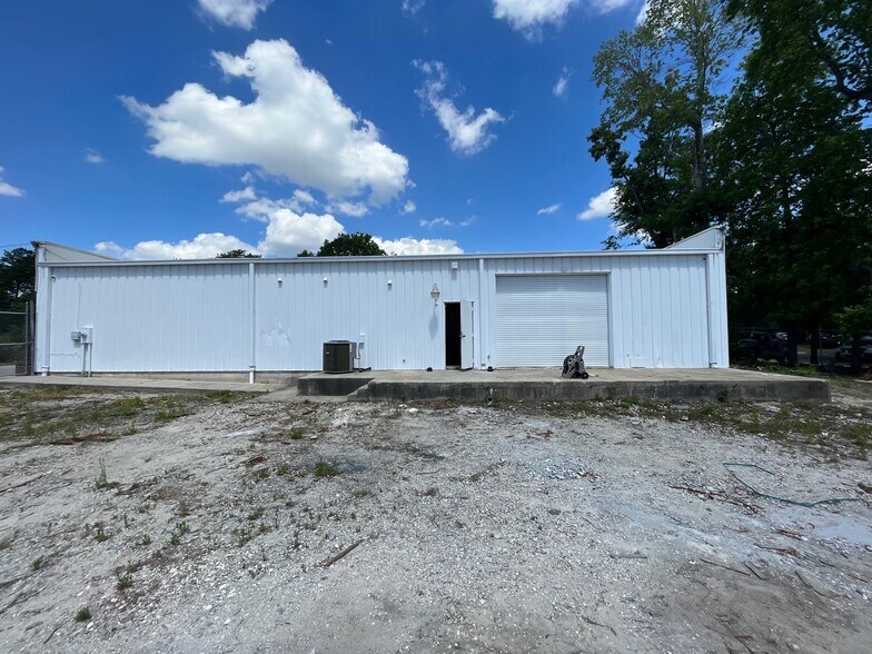 More Photos Of 3285 Associate Dr, North Charleston Light Distribution For Sale