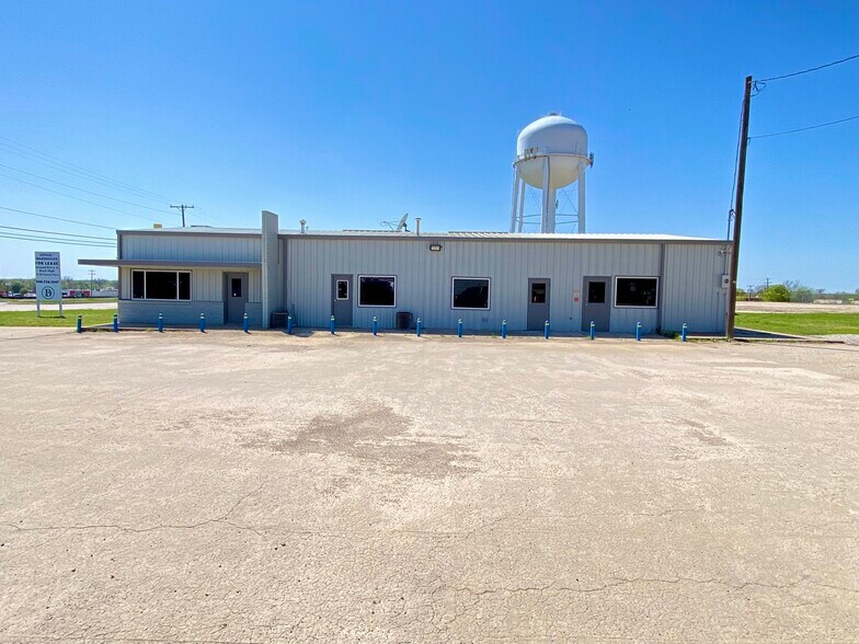 More Photos Of 1401 E Highway 82, Gainesville Industrial For Lease