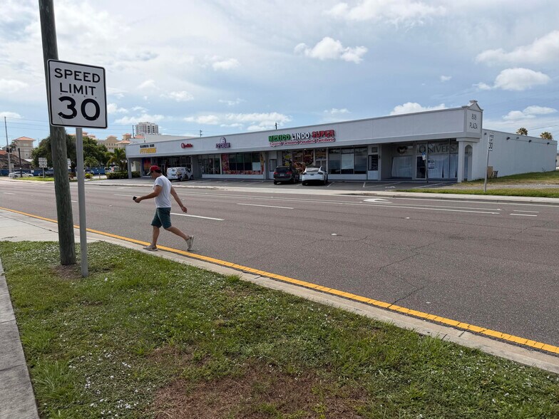 Primary Photo Of 814 Court St, Clearwater Storefront For Lease