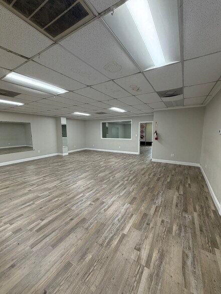 More Photos Of 4429 Spencer Hwy, Pasadena Warehouse For Lease