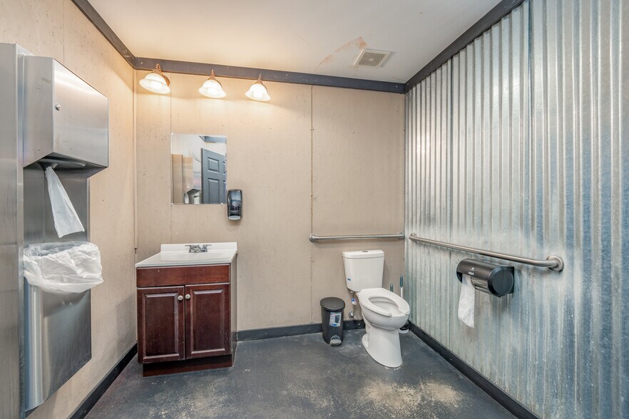 More Photos Of 217 N Washington Ave, Wellington Restaurant For Sale