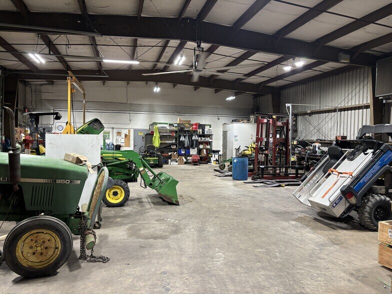 More Photos Of 12137 Airline Hwy, Baton Rouge Showroom For Lease