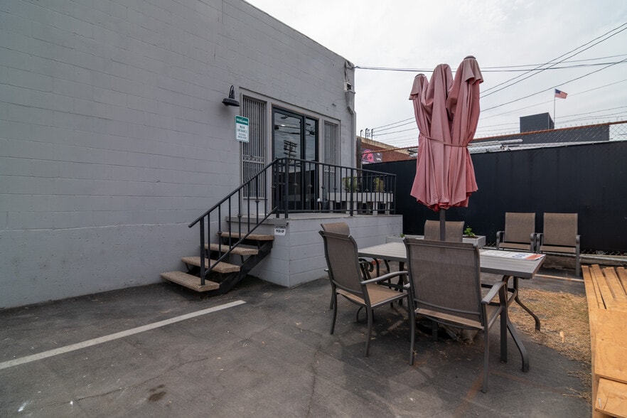 More Photos Of 11800 Vose St, North Hollywood Warehouse For Lease