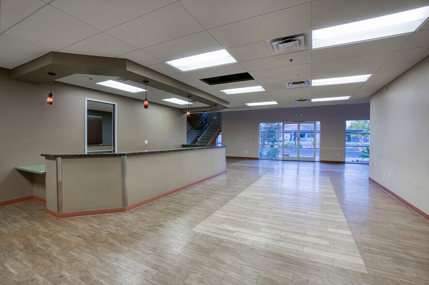 More Photos Of 16222 N 59th Ave, Glendale Unknown For Lease