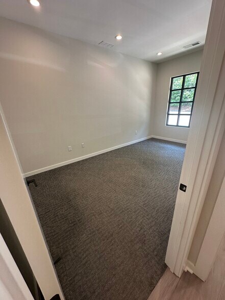 More Photos Of 6110 McFarland Station Dr, Alpharetta Medical For Lease