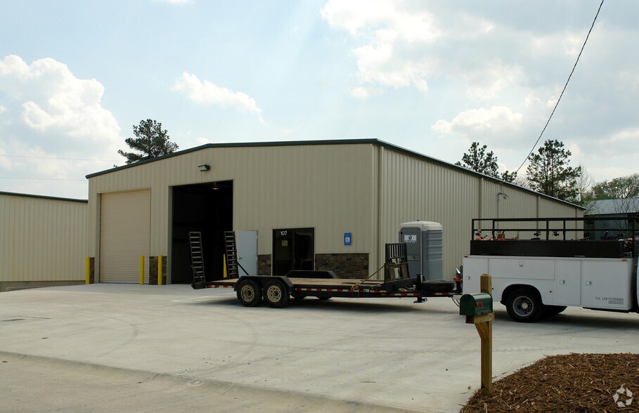 More Photos Of 107 N Gate Industrial Dr, Ball Ground Warehouse For Lease