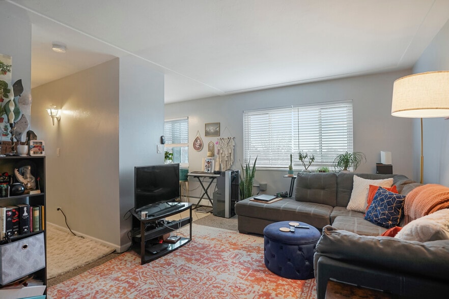 More Photos Of 3650 S Lincoln St, Englewood Apartments For Sale