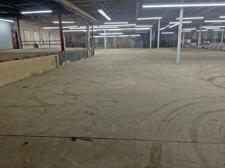 More Photos Of 330 N Warwick Ave, Baltimore Warehouse For Lease