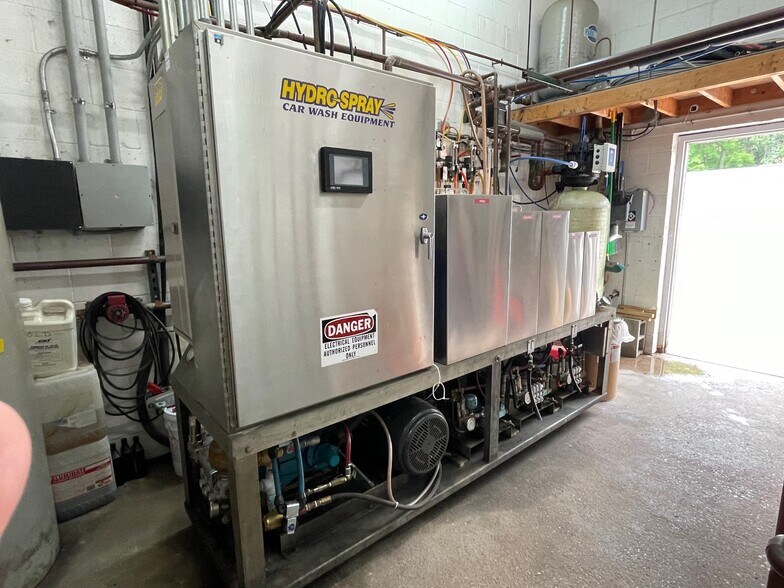 More Photos Of 1856 W Houghton Lake Dr, Houghton Lake Carwash For Sale