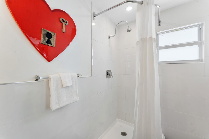 More Photos Of 3020-3024 Seville St, Fort Lauderdale Hotel For Sale